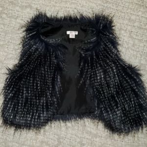 Xhilaration fur vest